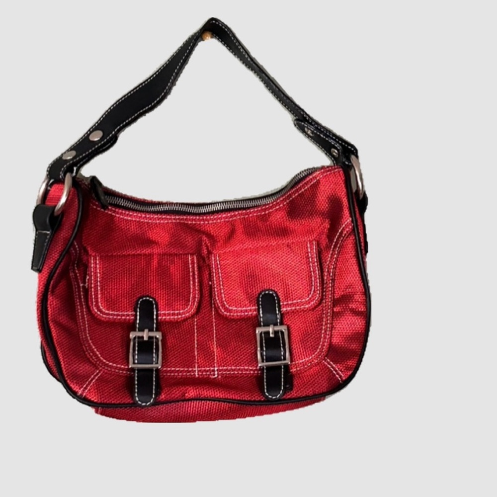 Shoulder bag/Purse 2 button pockets in front & zipper closure on top & in back